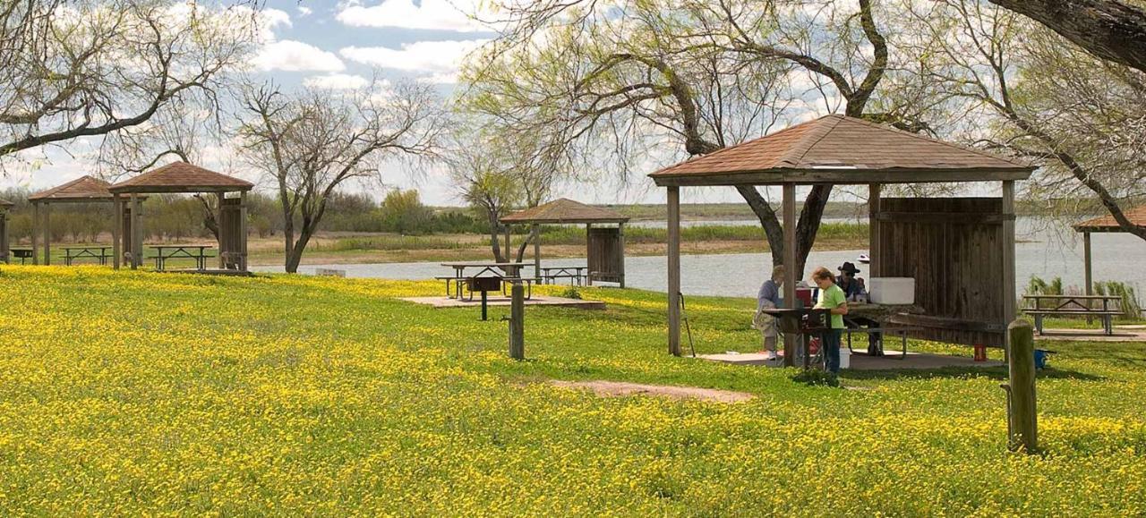 Bass Inn - Choke Canyon National Park Simmons Екстериор снимка